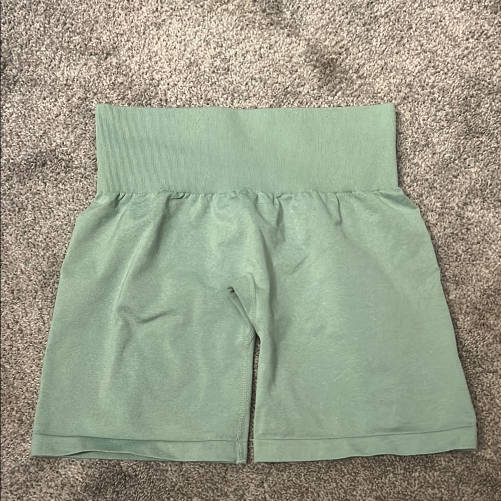Nvgtn green pro short